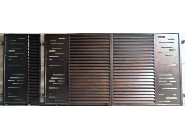 Porti metalice tabla decupata model jaluzea liniar 450x180cm Porti metalice tabla decupata model jaluzea liniar 450x180cm