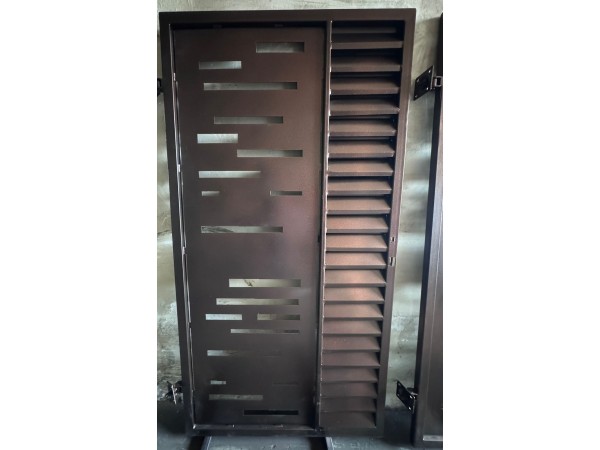 Porti metalice tabla decupata model jaluzea liniar 450x180cm Porti metalice tabla decupata model jaluzea liniar 450x180cm